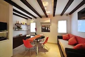 Creme Caramel Apartment Venice