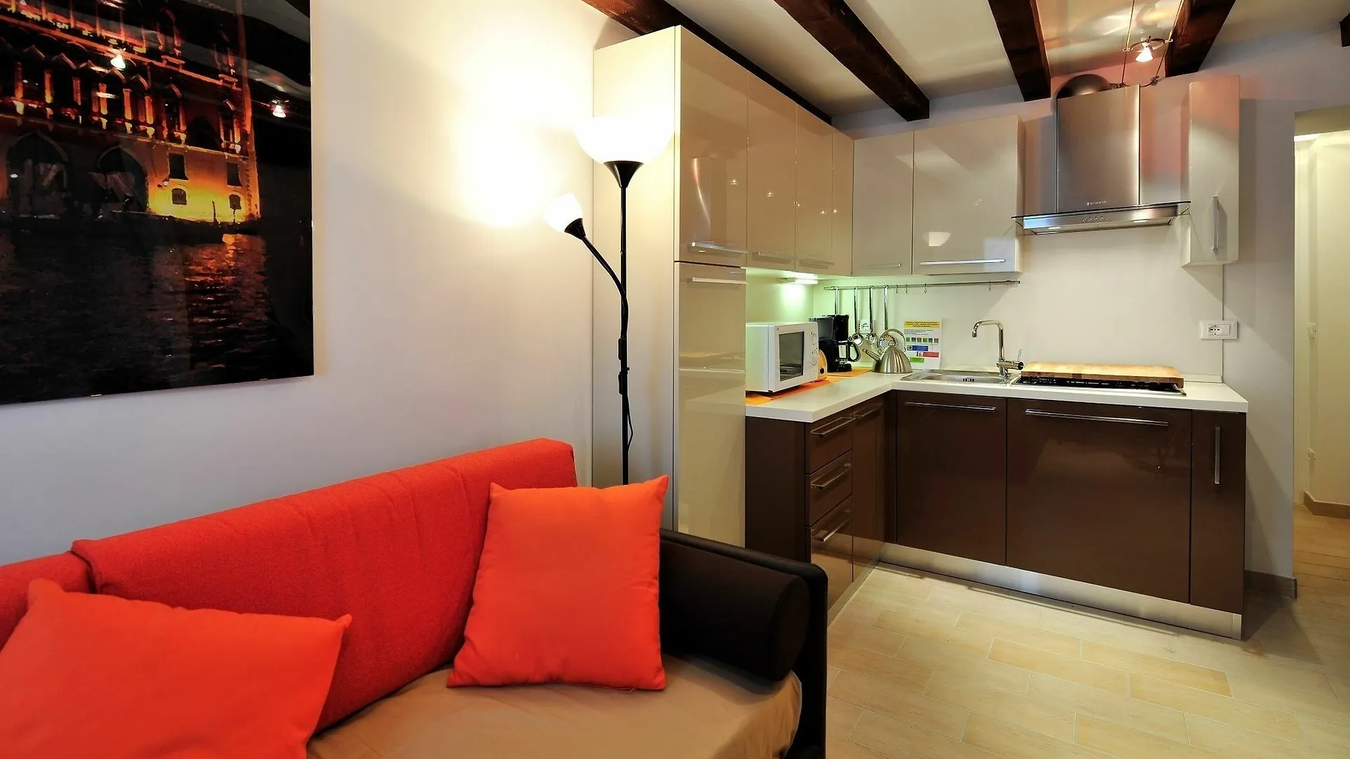Creme Caramel Apartment Venice